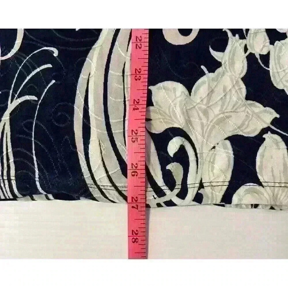 JM Collection Womens Sz M Navy White Patterned Stretchy Floral Short Sleeve Top - Picture 4 of 12
